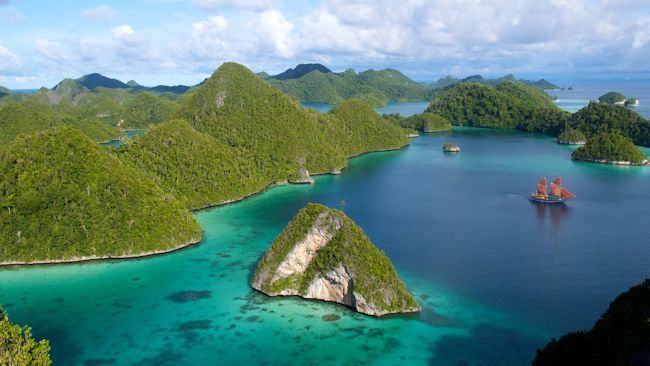 Sea Safari Cruise Around Remote Indonesia Islands