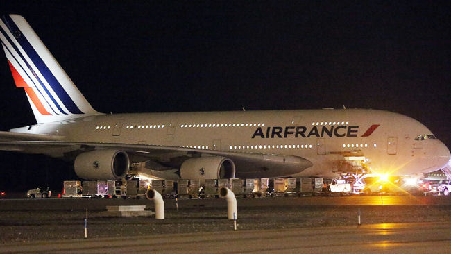 With Air France's Night Service, Dine In the Lounge and Sleep On Board!