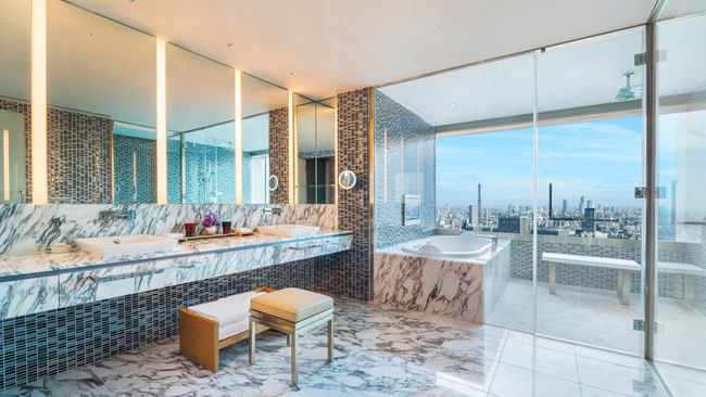 The Latest Luxury Travel Trend: Glass Bathrooms with a View