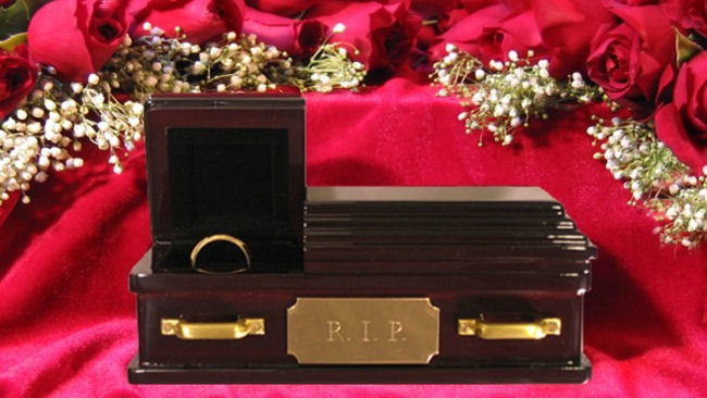 Mexico Luxury Resort's Divorcee Package Offers Wedding Ring Burial