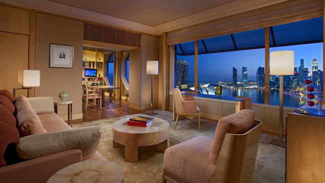 Discover Singapore from the Luxurious Ritz-Carlton Millenia Hotel