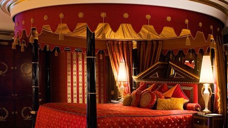 VIDEO: Burj Al Arab - Royal Suite - Master Bedroom 