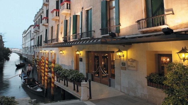 Experience the Magic of Venice at Christmas at the Luna Hotel Baglioni