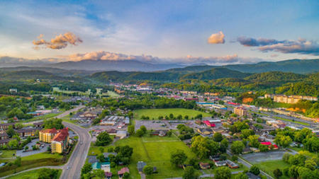 8 Reasons to Visit Pigeon Forge This Spring