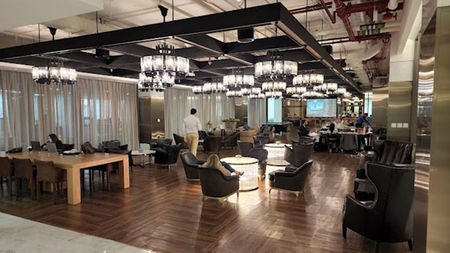 Choosing the Right Workspace: Serviced Offices vs. Traditional Offices in Dubai