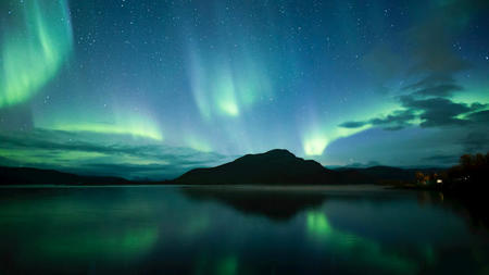 7 Hotspots to see the Northern Lights in the UK and Ireland