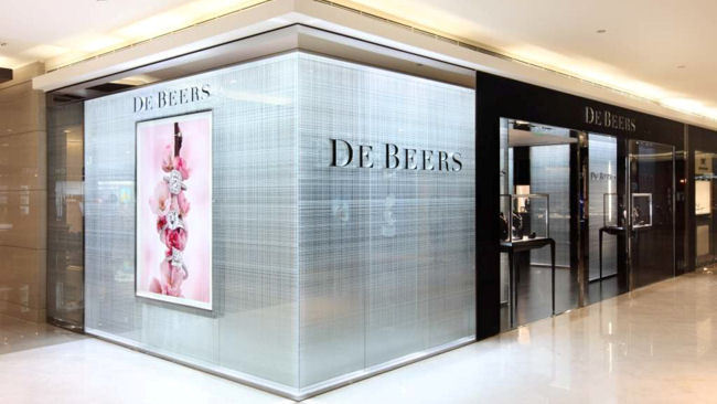 De Beers Diamond Jewelers Opens First Store in Mainland China
