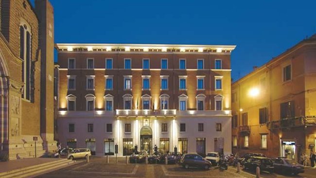 Hotel Due Torri Verona exterior night