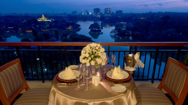 Royal Lake Suite dinner terrace