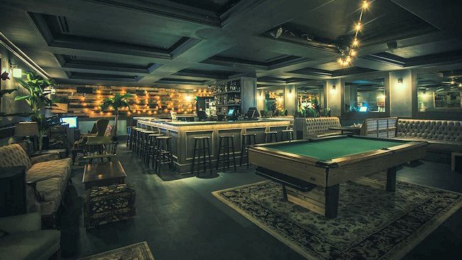 Miami restaurant bar