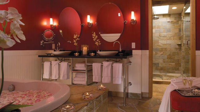 The Edgewater Hotel romantic bath