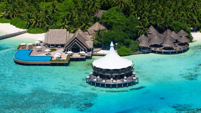 Baros Maldives pool