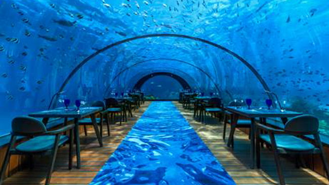 Hurawalhi underwater restaurant