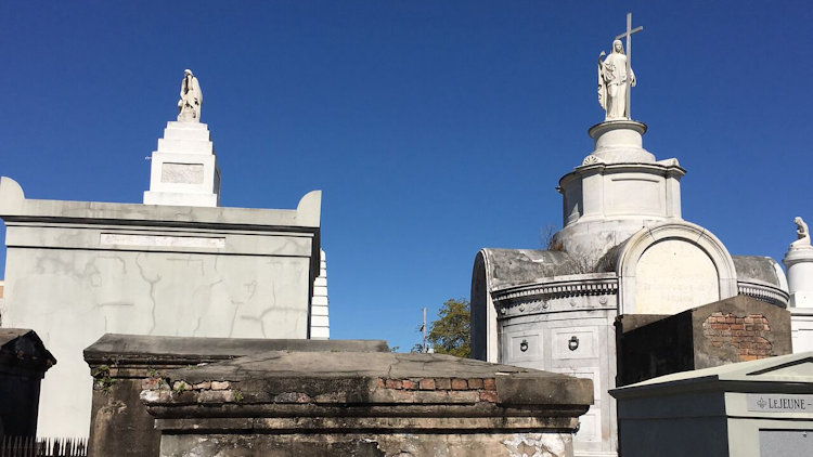 New Orleans cemetery tour