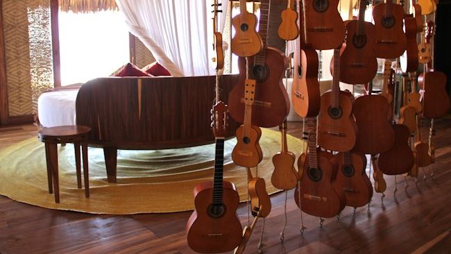 Hotelito interior guitars