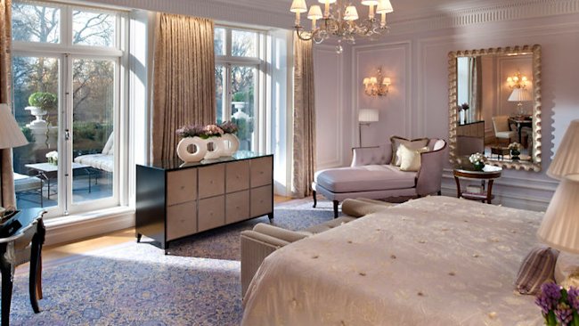 Mandarin Oriental Hyde ParkRoyal Suite bedroom