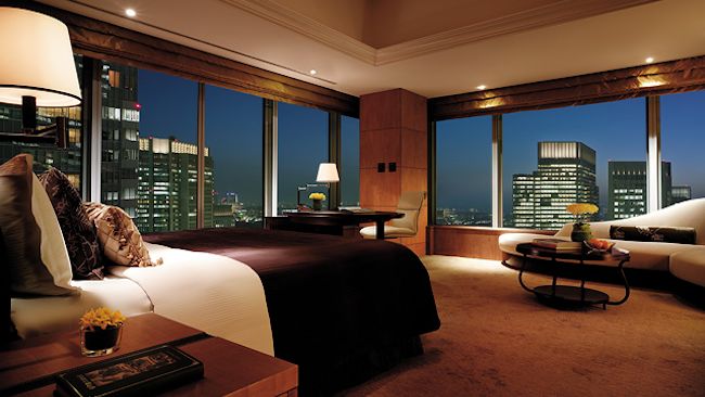 Shangri-La Hotel Tokyo guestroom