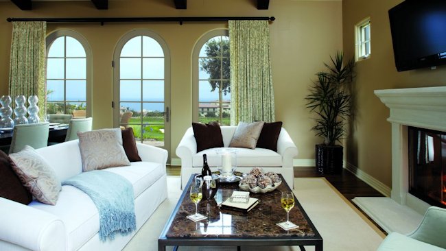 Terranea Resort sitting room with fireplace