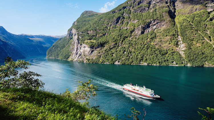 Hurtigruten Returns 14 Ships to Operation 