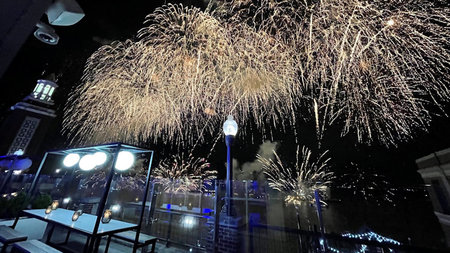 The World's Largest Rooftop Deck Lights up Chicago with Glitz and Glam for New Year's Eve