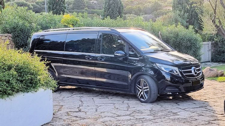 Exclusive Luxury Limousine Service in Sardinia