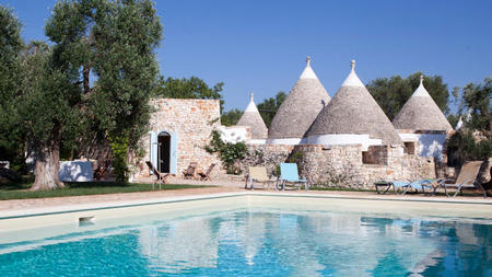 Sicily & Puglia Unveiled: Unmatched Splendor for Your 2024 Villa Holiday