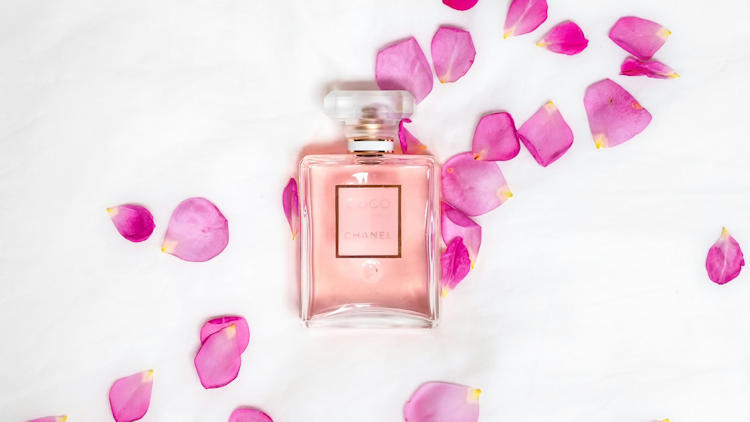 Economical Strategies for Choosing Perfume as Wedding Gifts