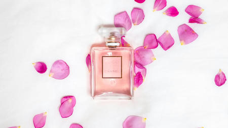 Economical Strategies for Choosing Perfume as Wedding Gifts