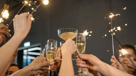 The Ultimate Guide to Throwing a Glamorous NYE Cocktail Party