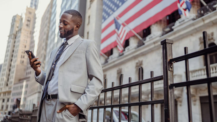 How to Track the Dow When You Travel Abroad