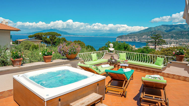 Vacations with Friends in Southern Italy: Incredible Places for Unforgettable Days