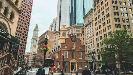 Luxury US Vacations: Historic District Walks & 5-Star Stays