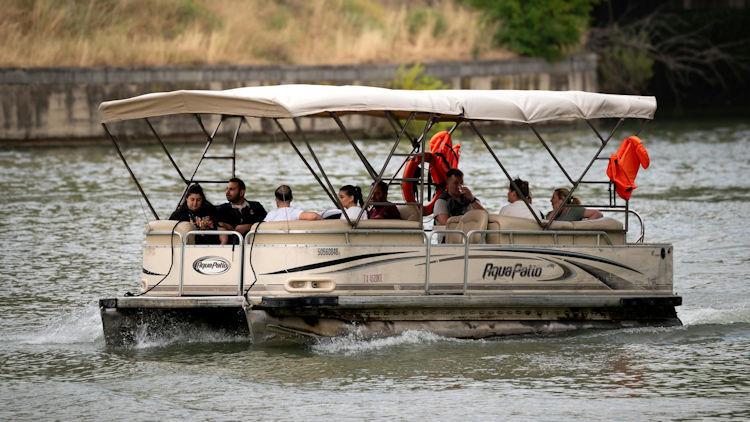 Pontoon Boat for Sale: Timing, Deals, and Mistakes to Avoid