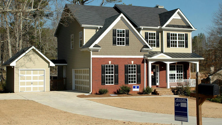 Planning to Travel Long-Term? Here’s How to Sell Your House Fast