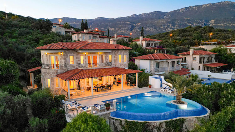 5 Best Luxury Vacation Rental Companies for Stress-Free Getaways in 2026