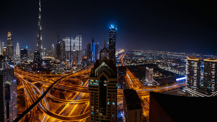Premium Mobility in Dubai: Why Renting a Car Elevates Your Travel Experience