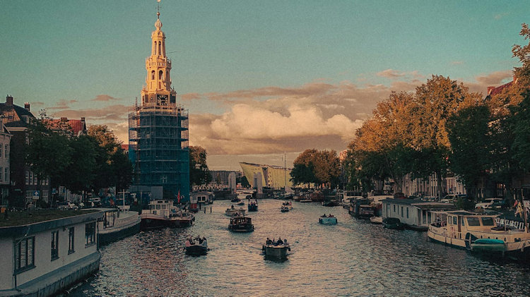 Why a Canal Tour Amsterdam Should Be On Everyone’s Travel Bucket List