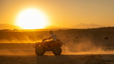 Morning vs Sunset Quad Bike Ride Dubai – Which Experience Should You Choose?