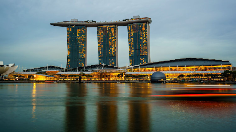 The Best Luxury Hotels with Curved Glass Architecture Around the World
