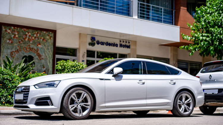 A Complete Guide to Choosing the Right PCO Car Hire in London