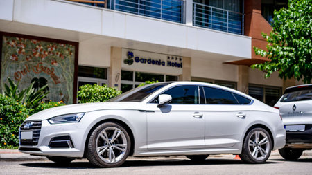 A Complete Guide to Choosing the Right PCO Car Hire in London