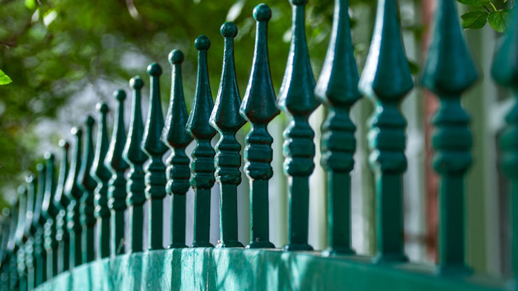 7 Luxury Fence Designs for High-End Estates