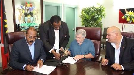 Robert DeNiro Resurrecting $250 Million Resort on Barbuda