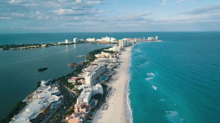 8 Luxury Resorts in Cancun