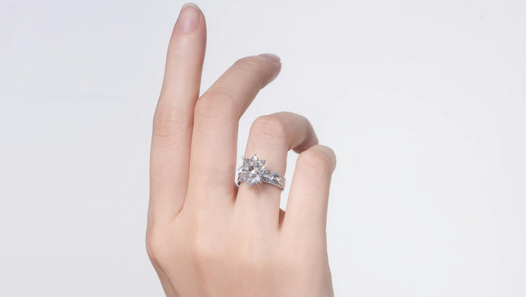 Vintage-Inspired Engagement Rings: Timeless Trend for 2024