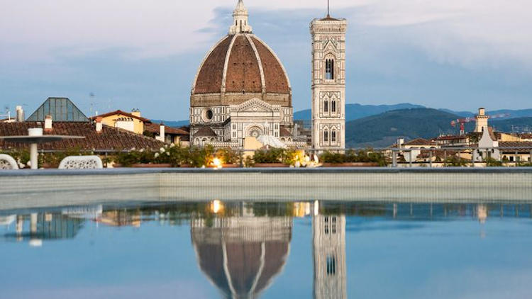 Dive into Luxury: Iconic Hotel Pools Around the World for a Stylish End-of-Year Splash