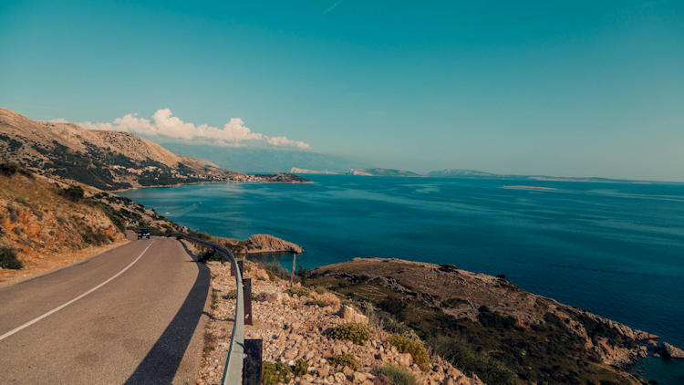 Coastal Road Trips: The Best Way to Experience Beachside Living