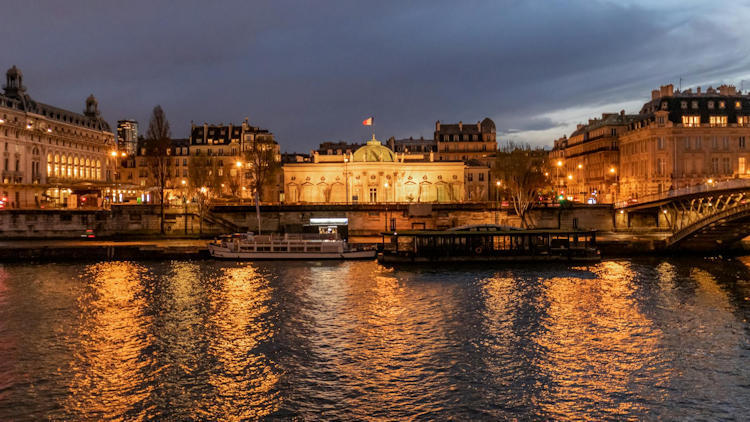 From Galleries to Grand Museums: How to Indulge in Cultural Luxury While Traveling