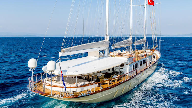 Set Sail: Red Savannah Expands Luxury Boat Portfolio