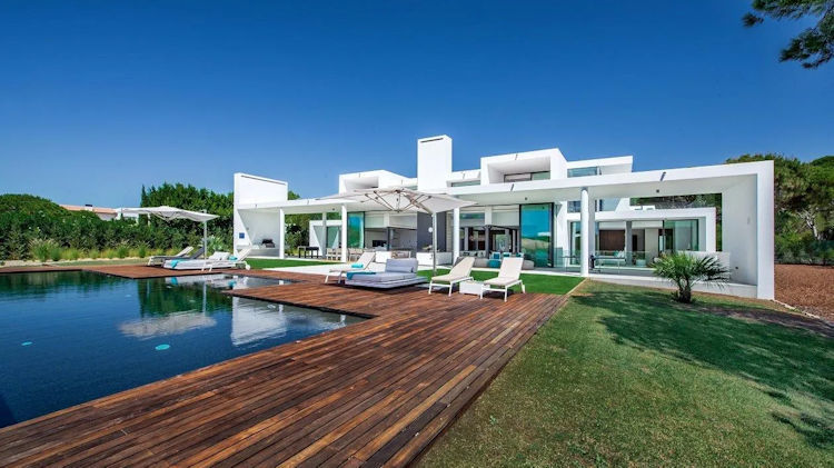 Beyond the Crowds: How Vilamoura's Hidden Luxuries Elevate Your Portuguese Getaway